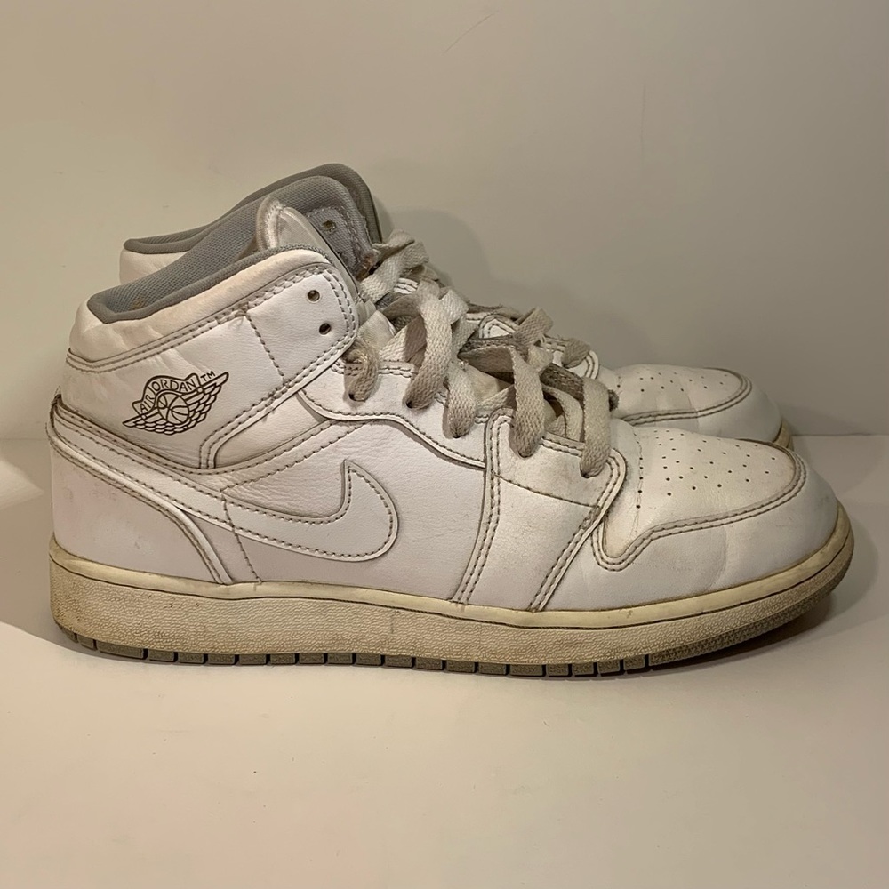 🐺 AIR JORDAN 1 MID WHITE & WOLF GREY GRADE SCHOOL SHOES SIZE 6Y SNEAKERS 🐺